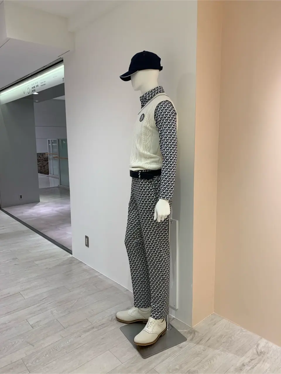 23区GOLF 松屋スタッフ コーディネート画像