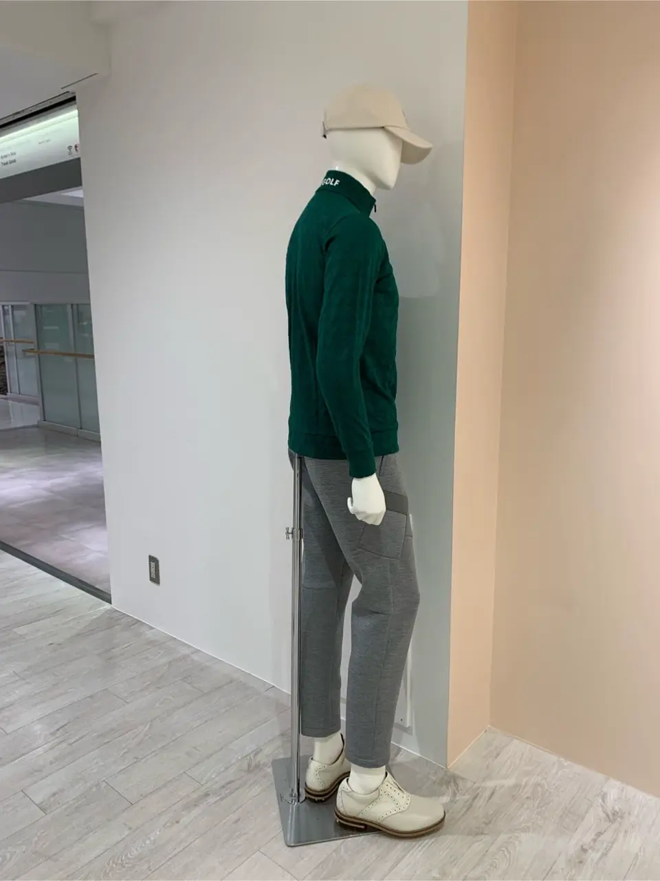 23区GOLF 松屋スタッフ コーディネート画像