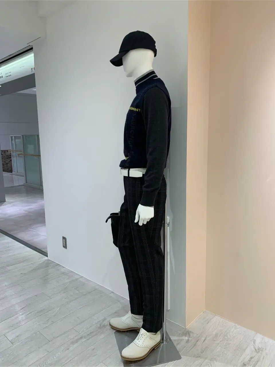 23区GOLF 松屋スタッフ コーディネート画像