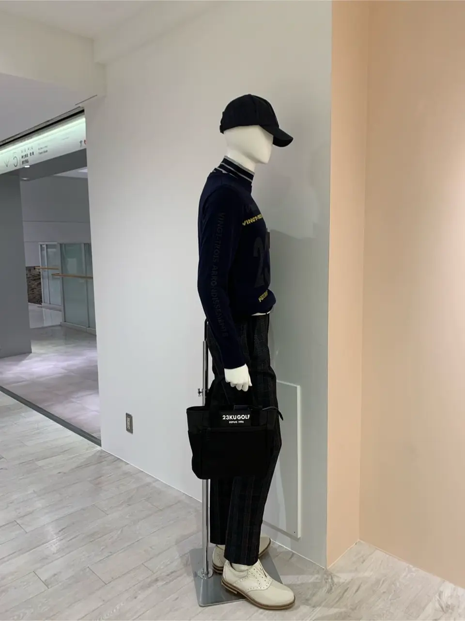 23区GOLF 松屋スタッフ コーディネート画像