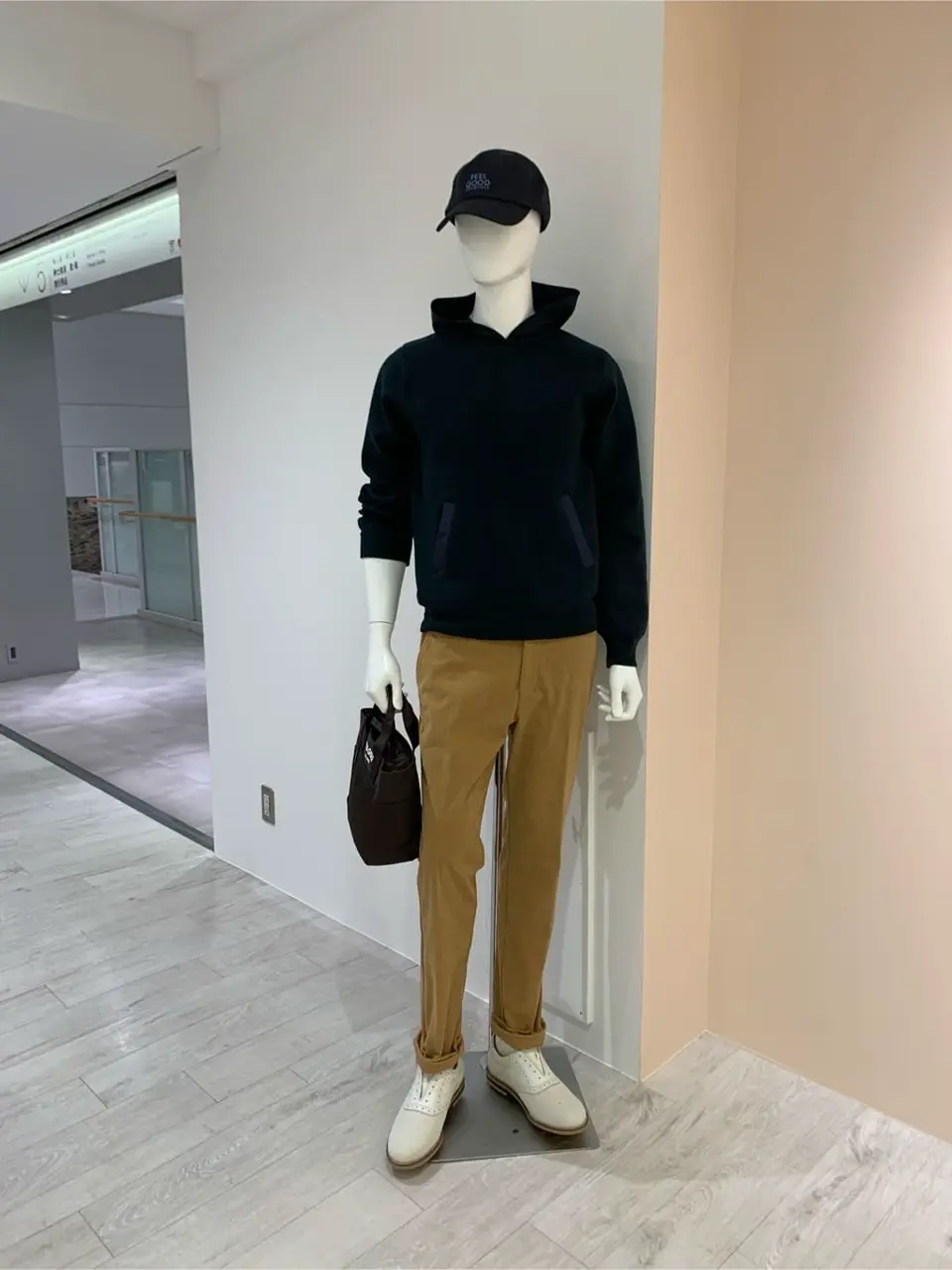 23区GOLF 松屋スタッフ コーディネート画像