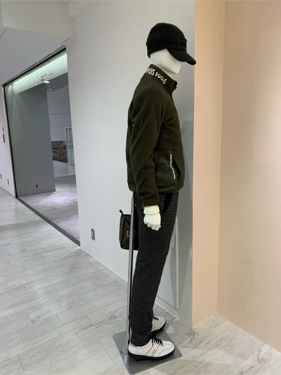 23区GOLF 松屋スタッフ コーディネート画像