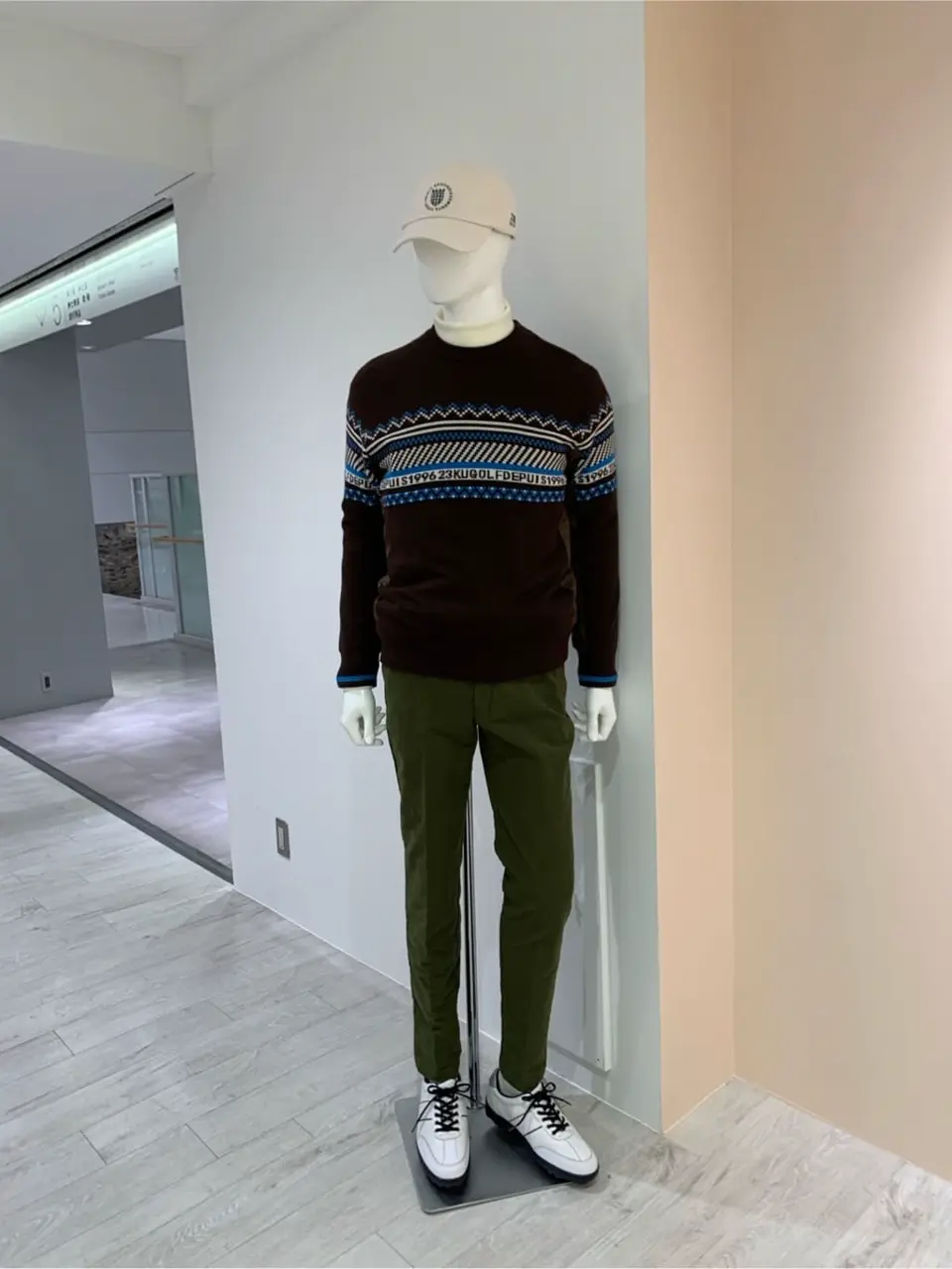 23区GOLF 松屋スタッフ コーディネート画像