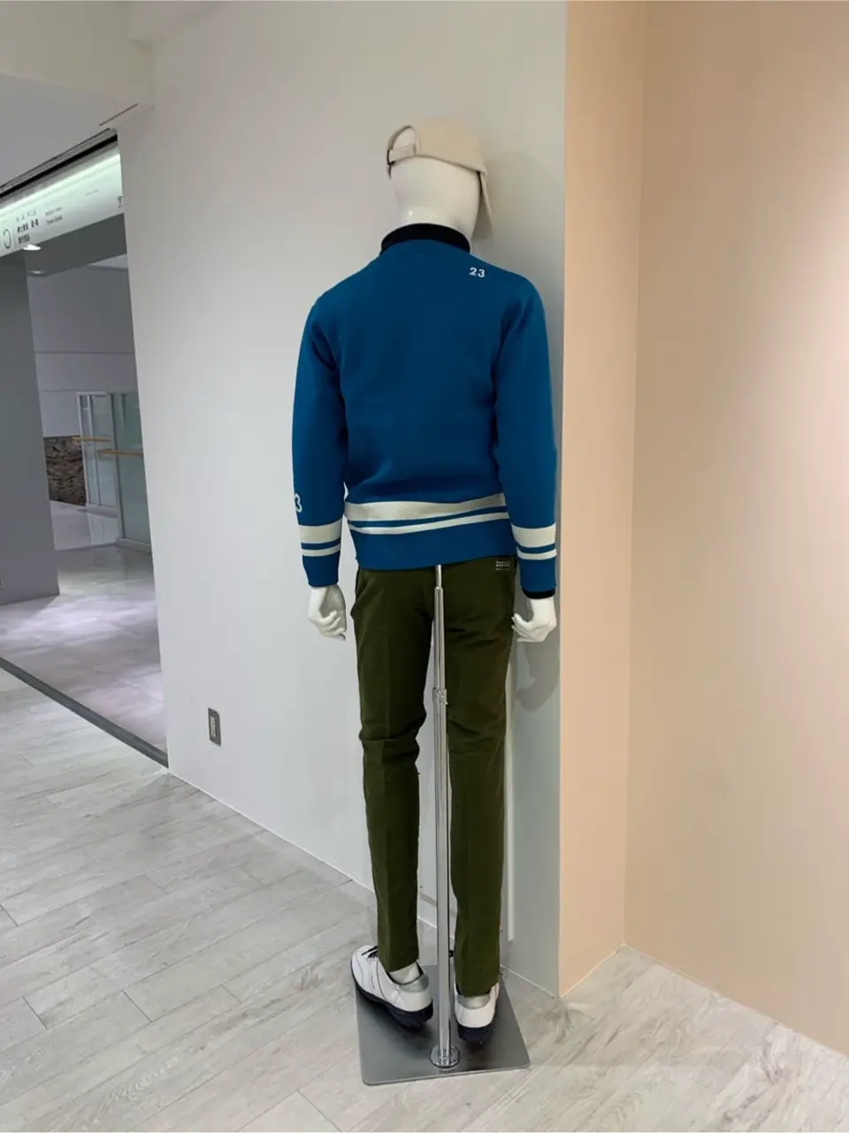 23区GOLF 松屋スタッフ コーディネート画像