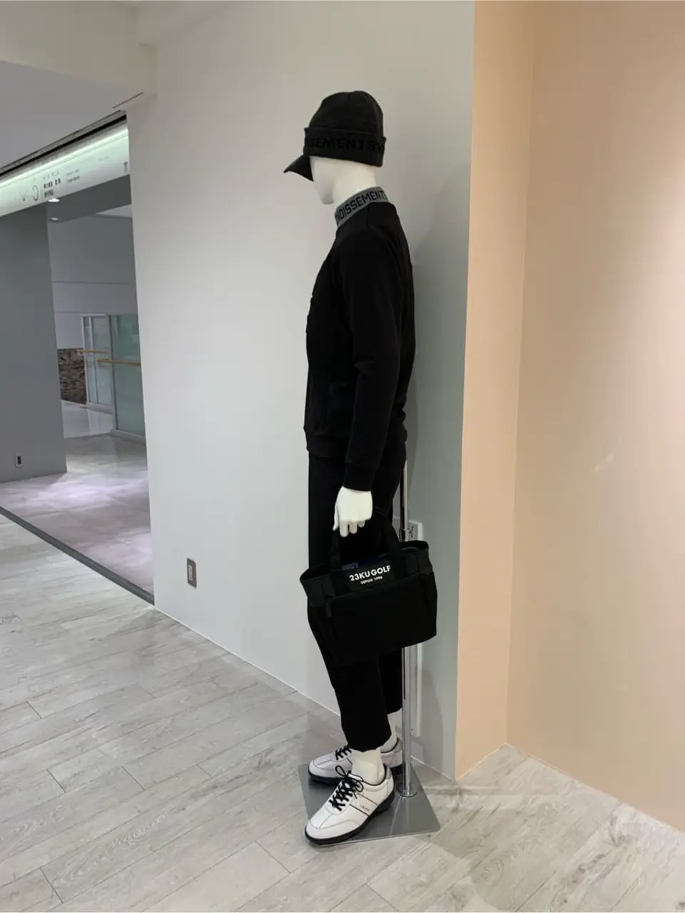 23区GOLF 松屋スタッフ コーディネート画像