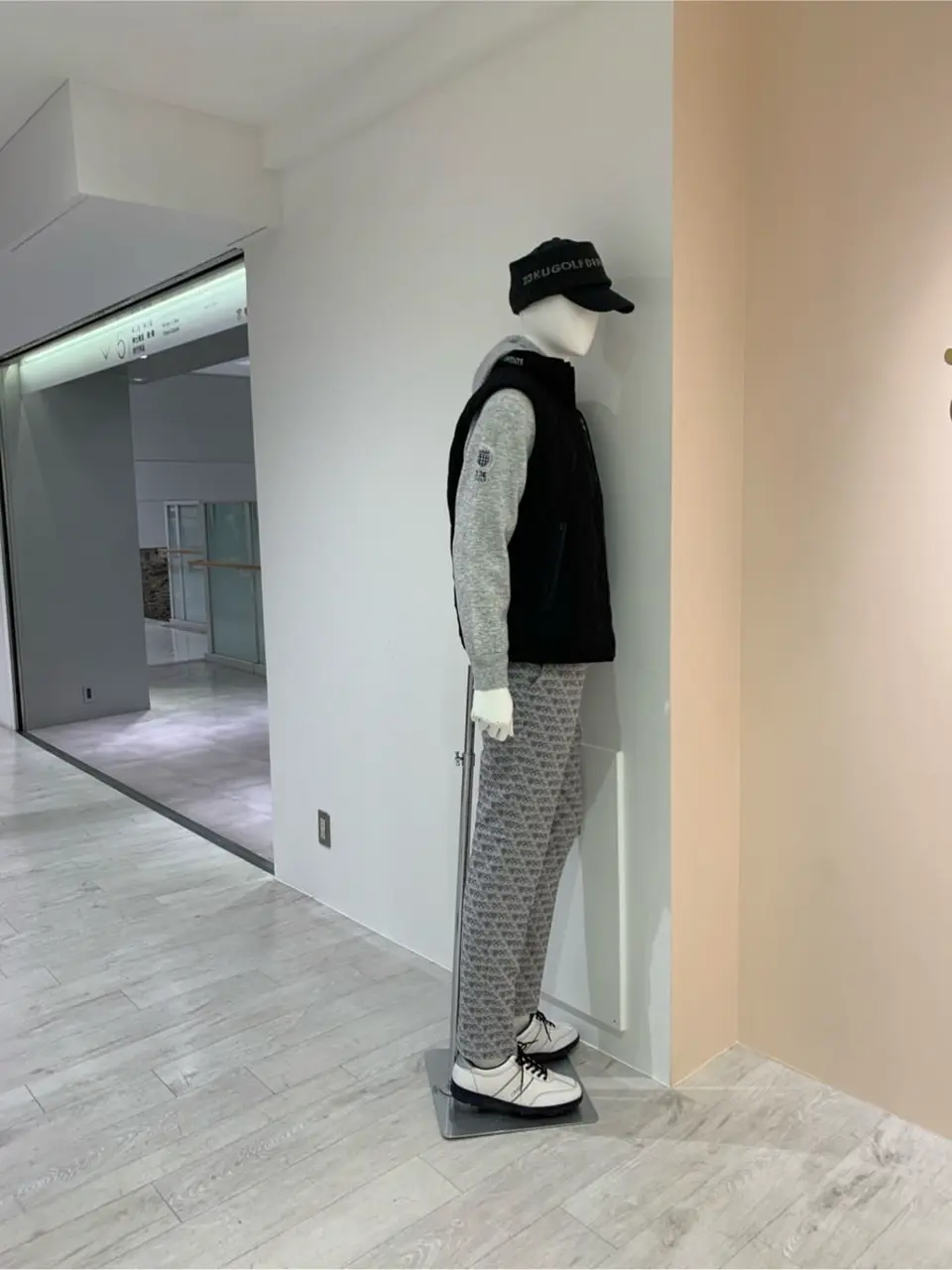 23区GOLF 松屋スタッフ コーディネート画像