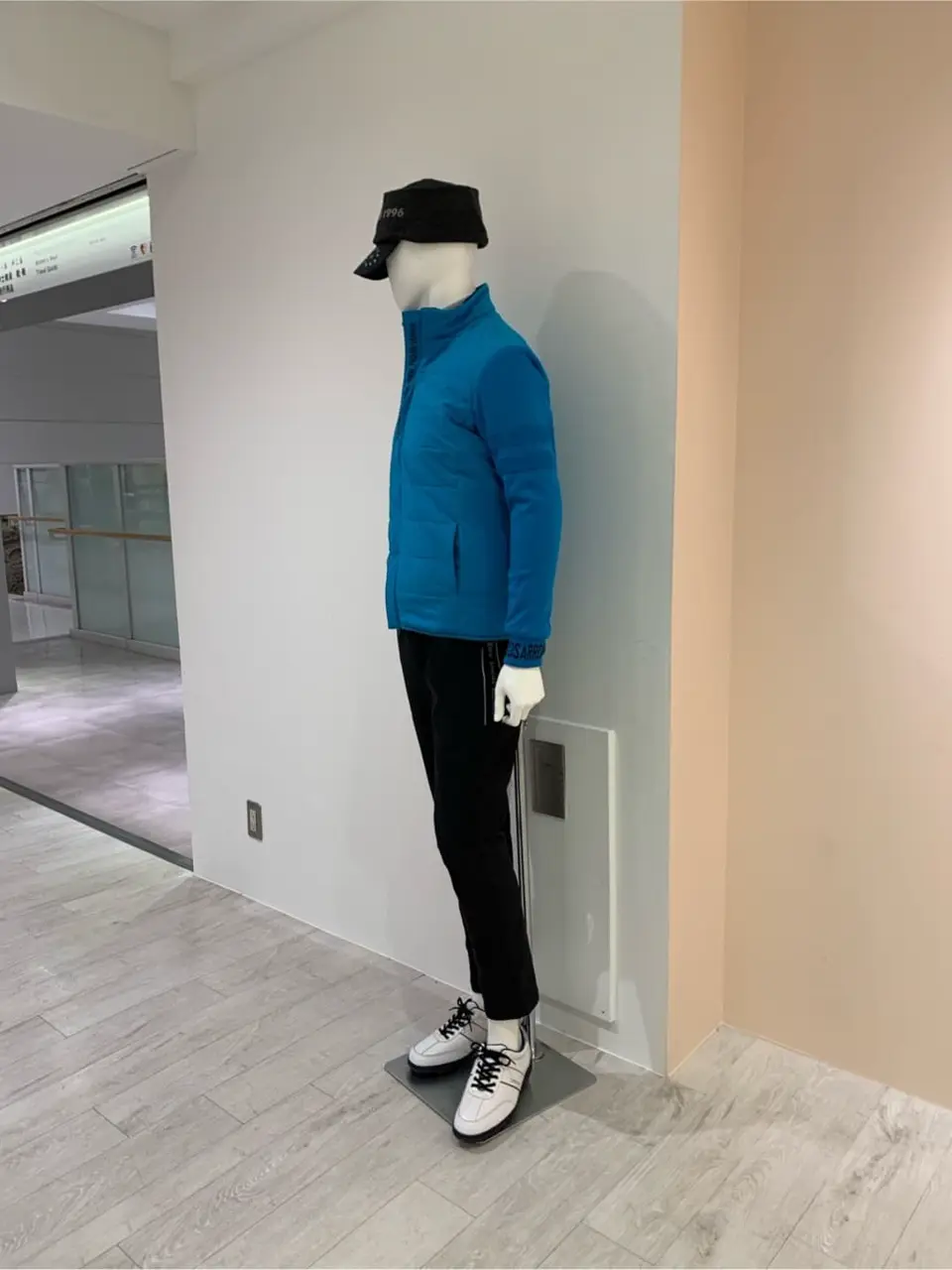 23区GOLF 松屋スタッフ コーディネート画像