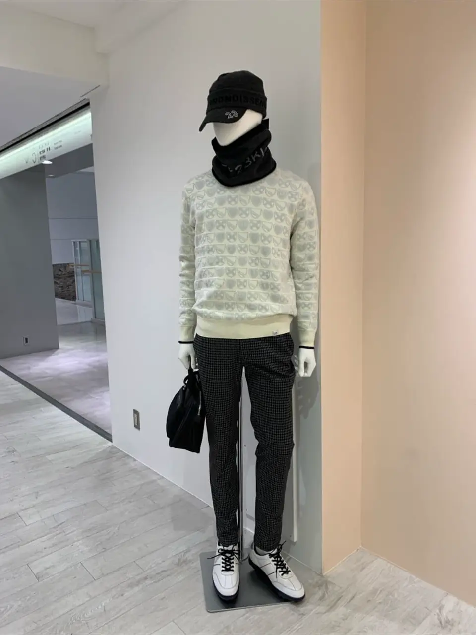 23区GOLF 松屋スタッフ コーディネート画像