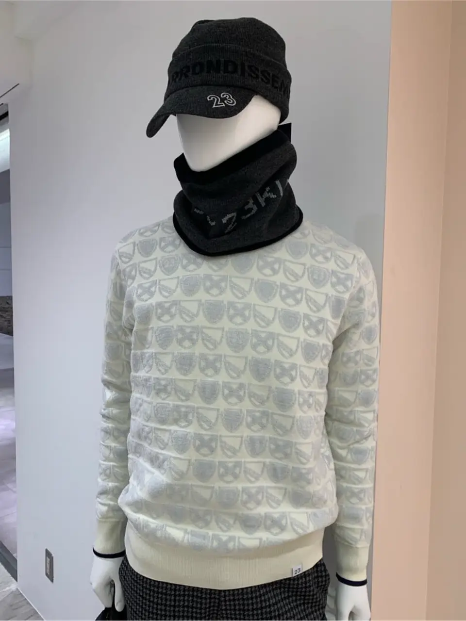 23区GOLF 松屋スタッフ コーディネート画像