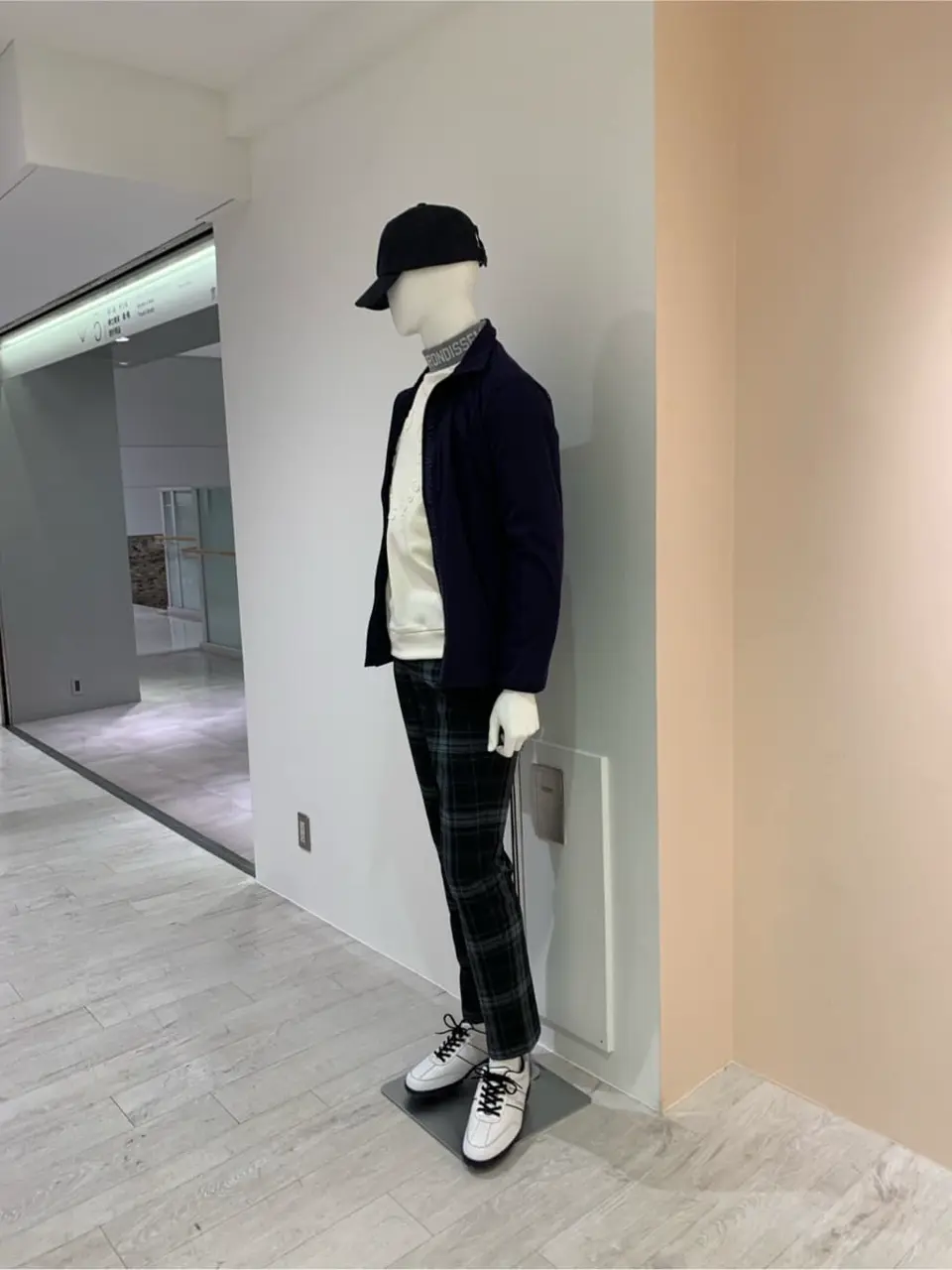 23区GOLF 松屋スタッフ コーディネート画像