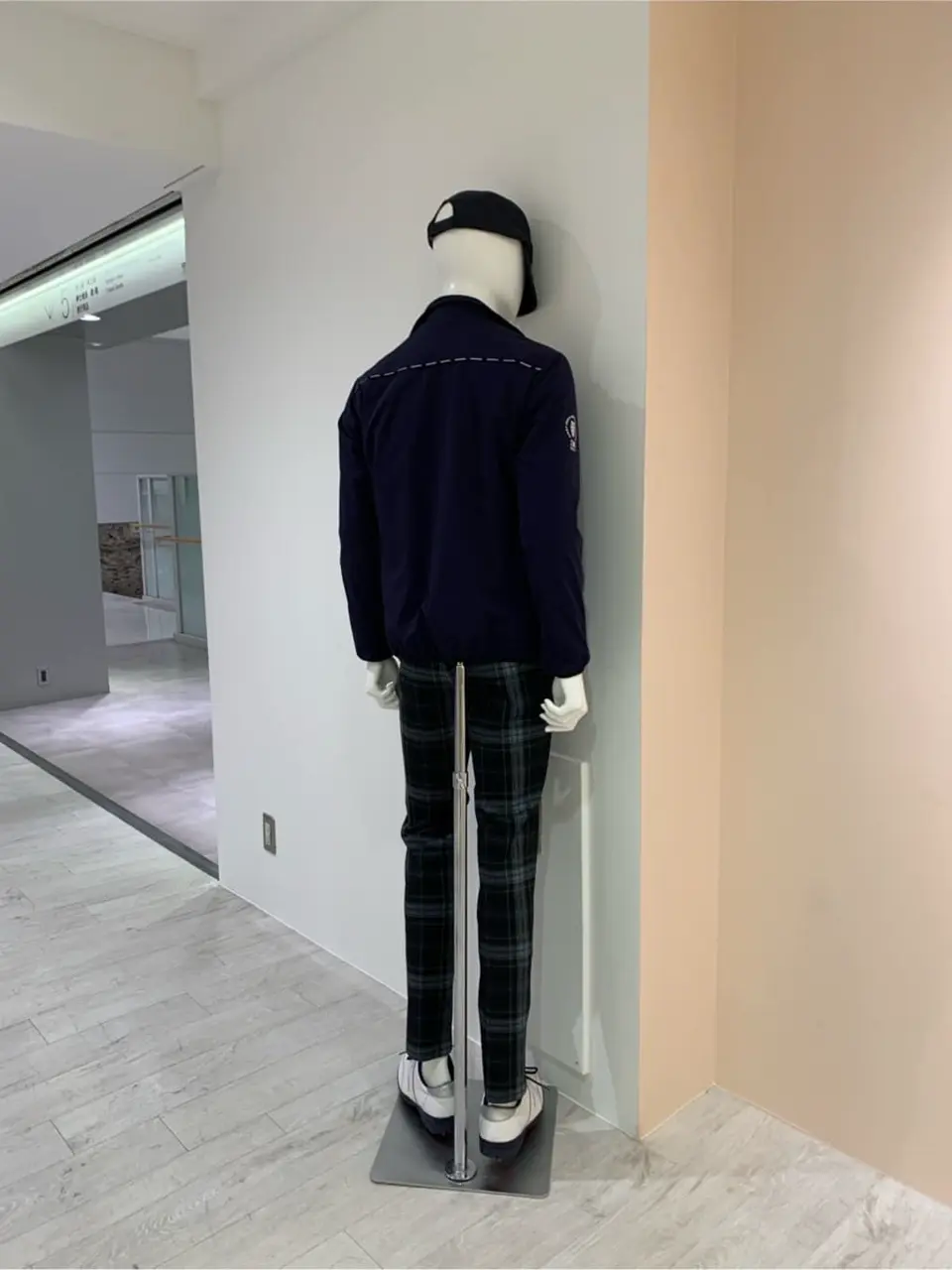 23区GOLF 松屋スタッフ コーディネート画像