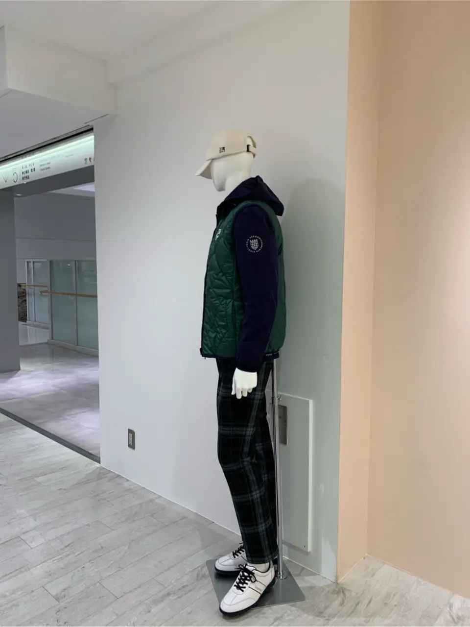 23区GOLF 松屋スタッフ コーディネート画像