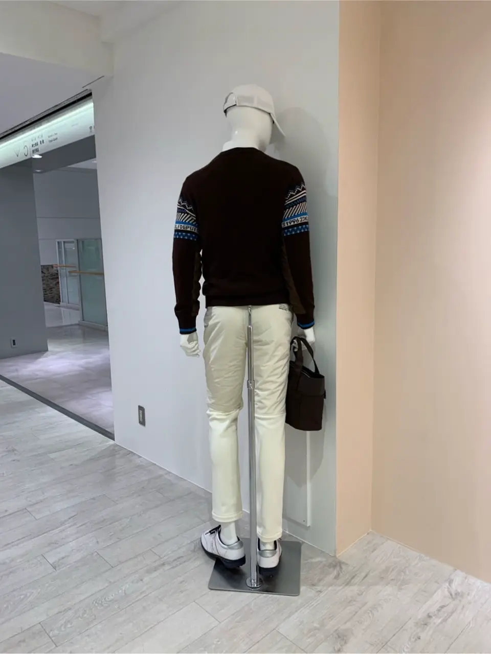 23区GOLF 松屋スタッフ コーディネート画像