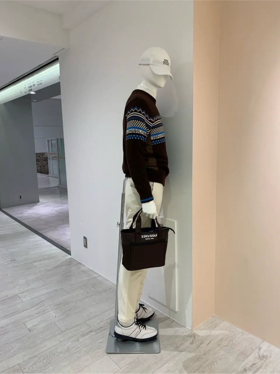 23区GOLF 松屋スタッフ コーディネート画像