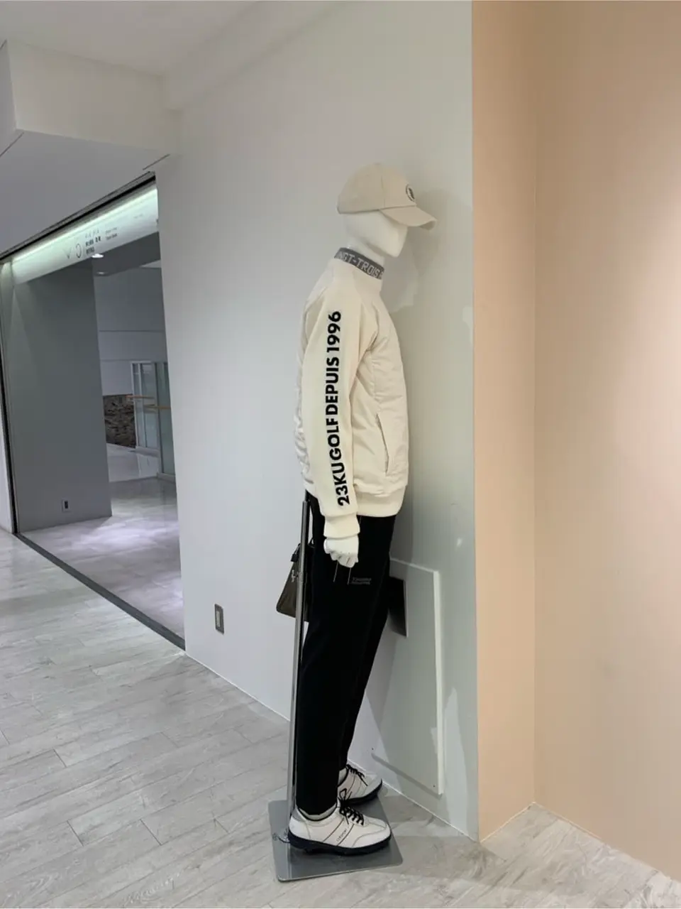 23区GOLF 松屋スタッフ コーディネート画像