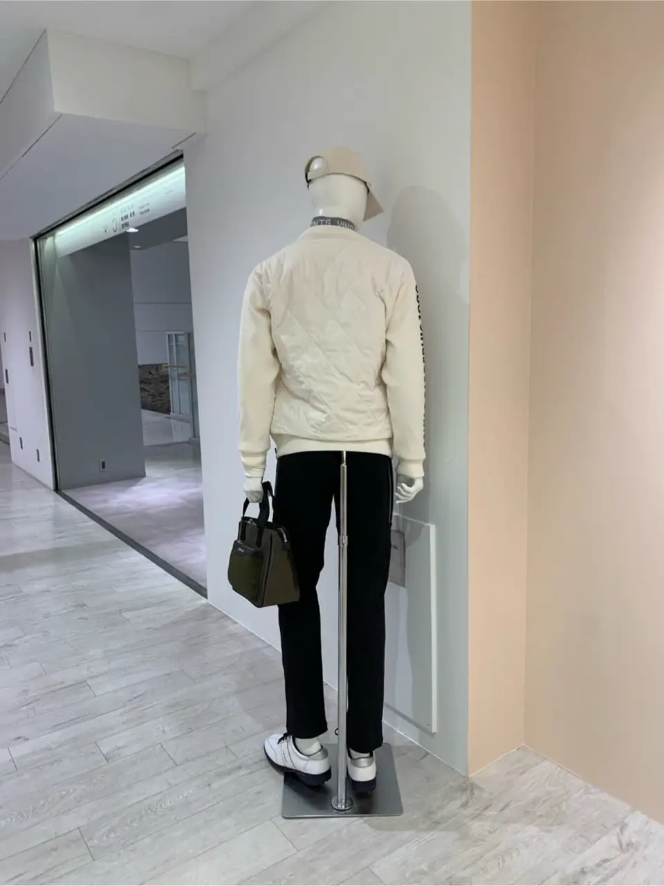 23区GOLF 松屋スタッフ コーディネート画像