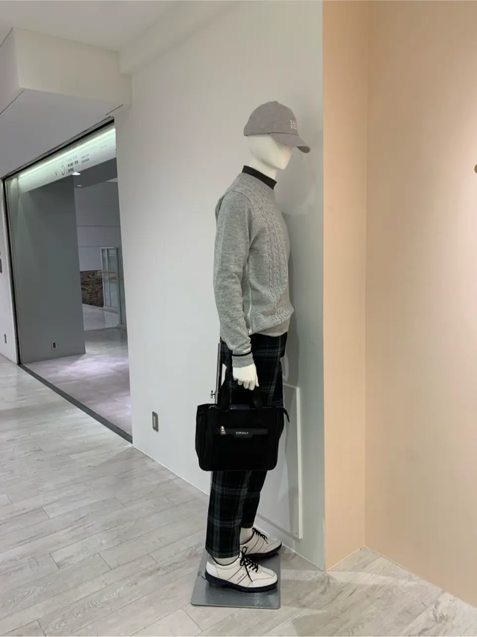 23区GOLF 松屋スタッフ コーディネート画像