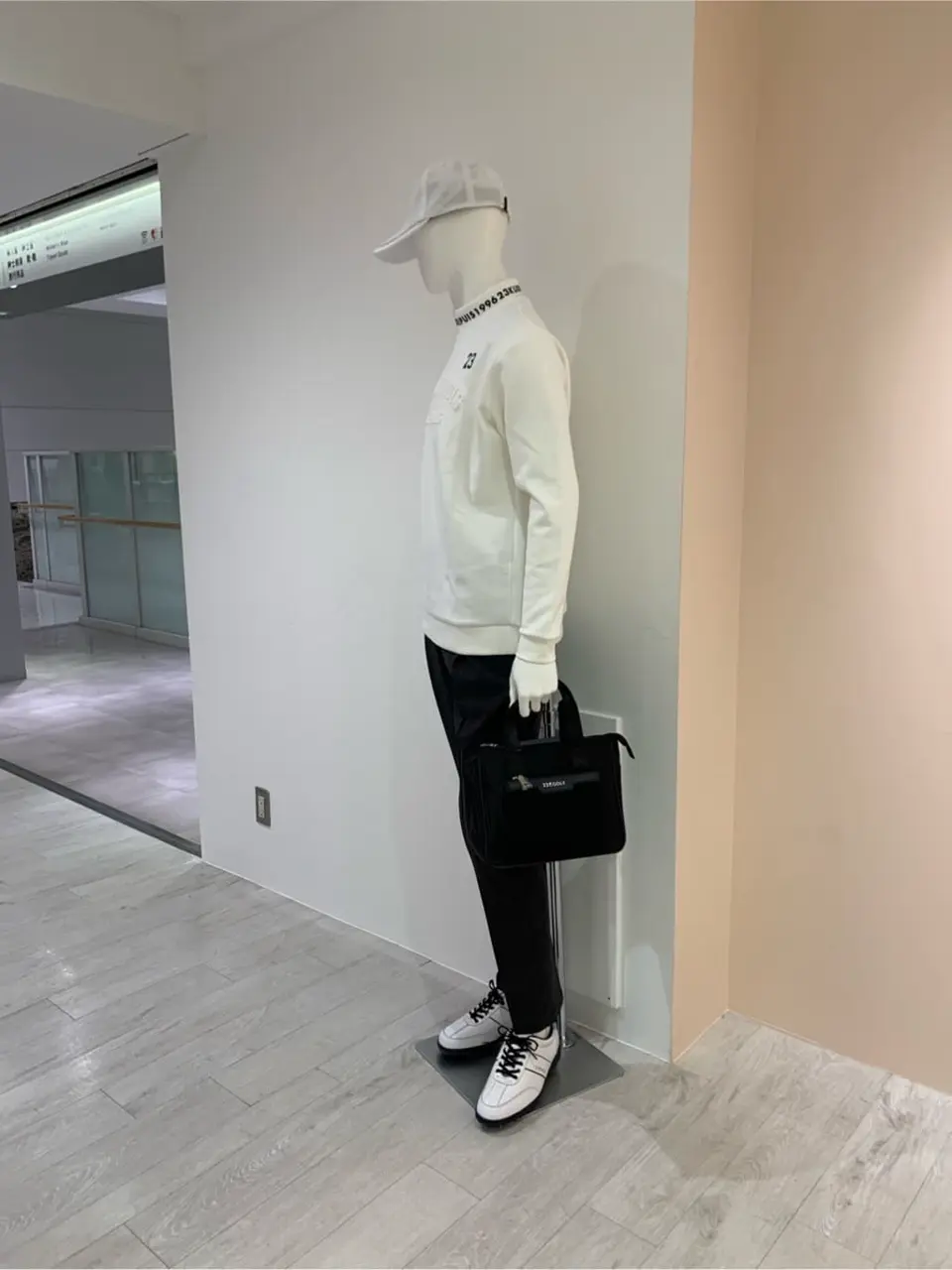 23区GOLF 松屋スタッフ コーディネート画像