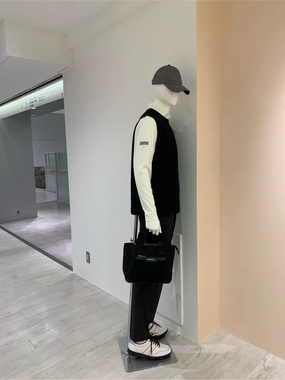 23区GOLF 松屋スタッフ コーディネート画像