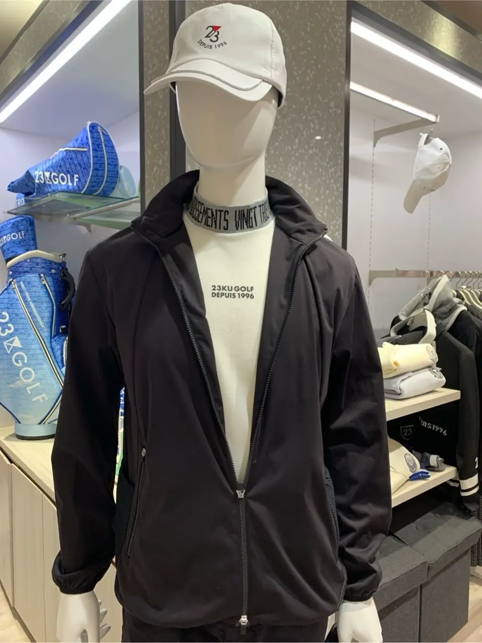 23区GOLF 松屋スタッフ コーディネート画像