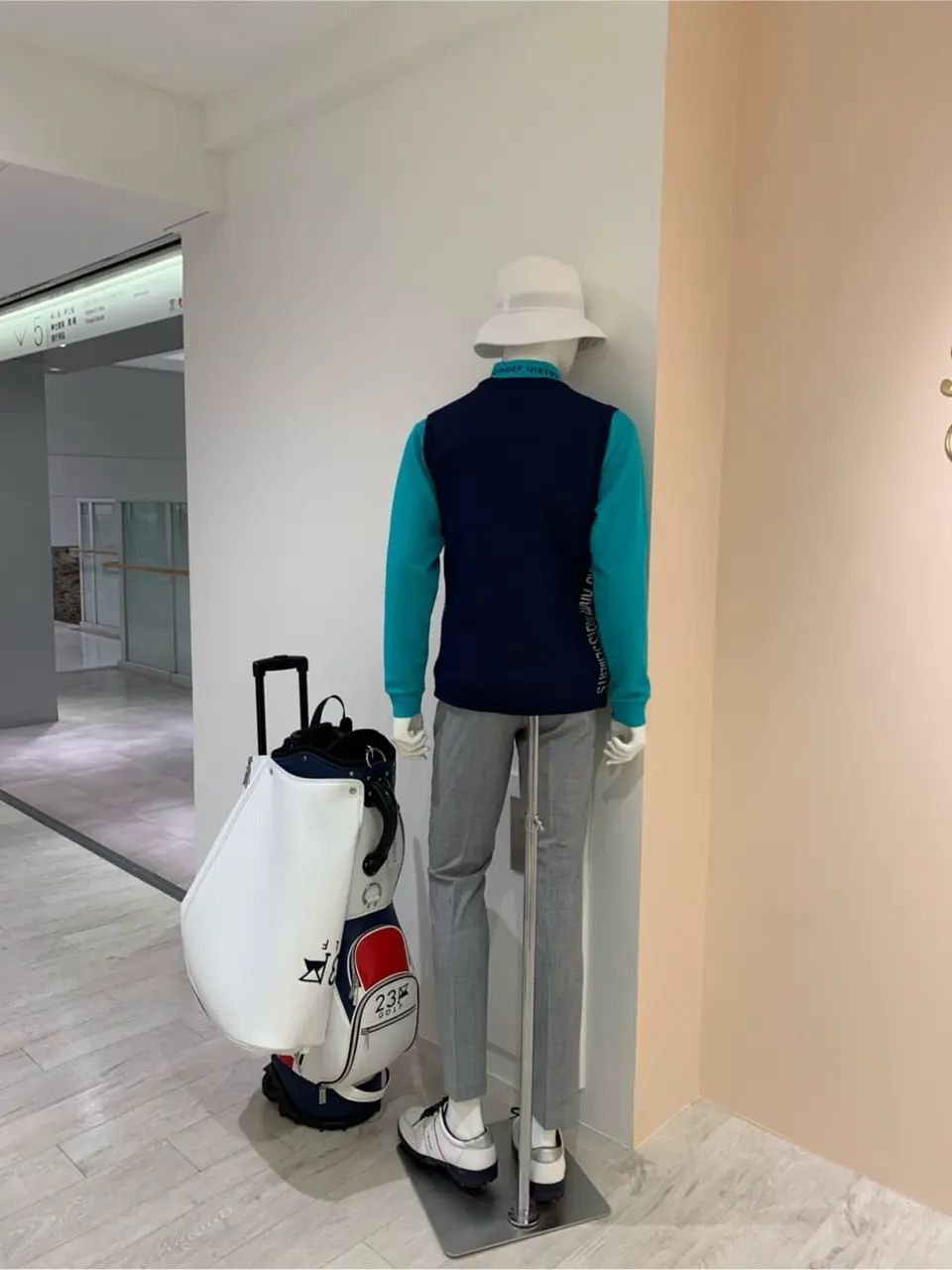 23区GOLF 松屋スタッフ コーディネート画像