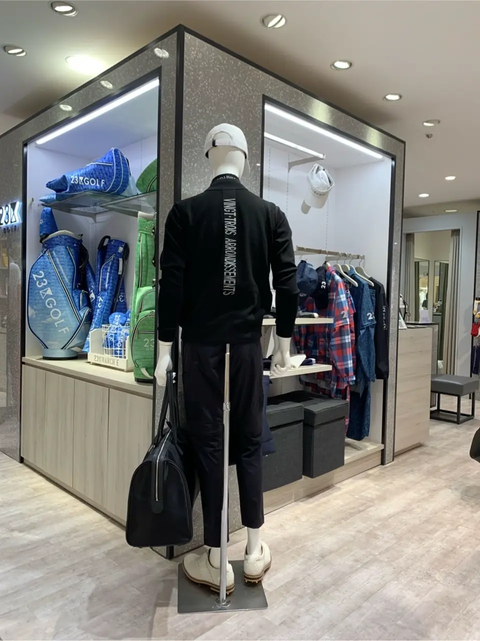 23区GOLF 松屋スタッフ コーディネート画像