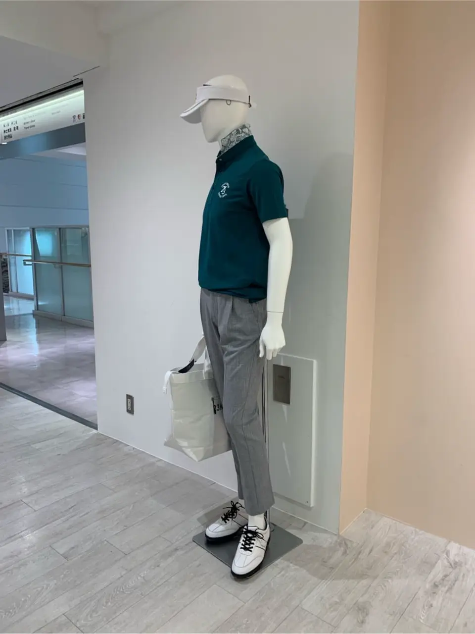 23区GOLF 松屋スタッフ コーディネート画像