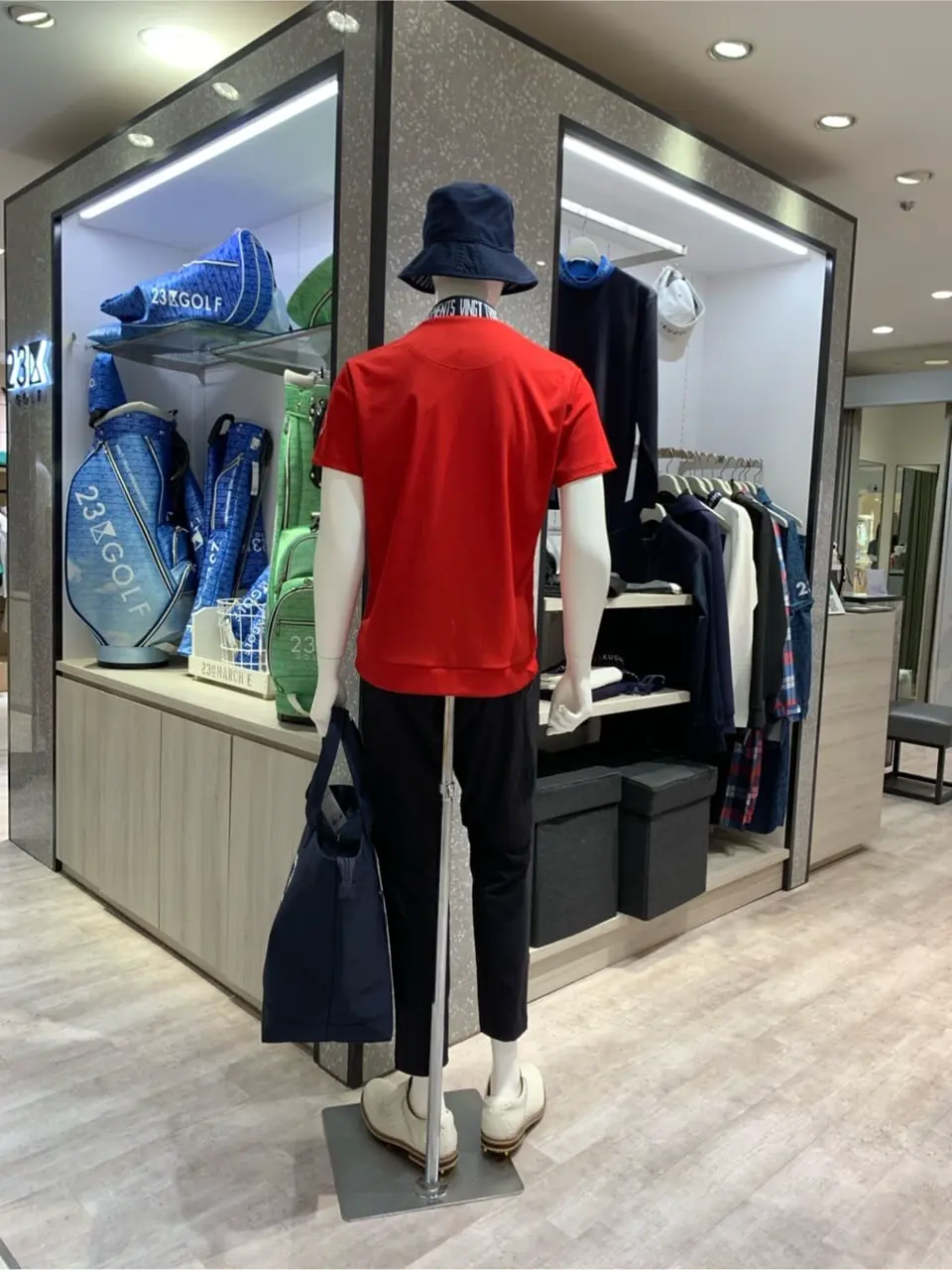 23区GOLF 松屋スタッフ コーディネート画像