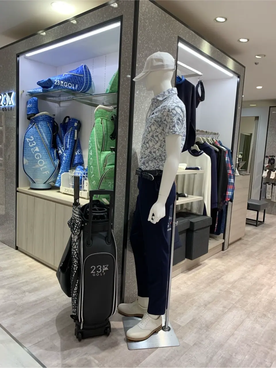 23区GOLF 松屋スタッフ コーディネート画像