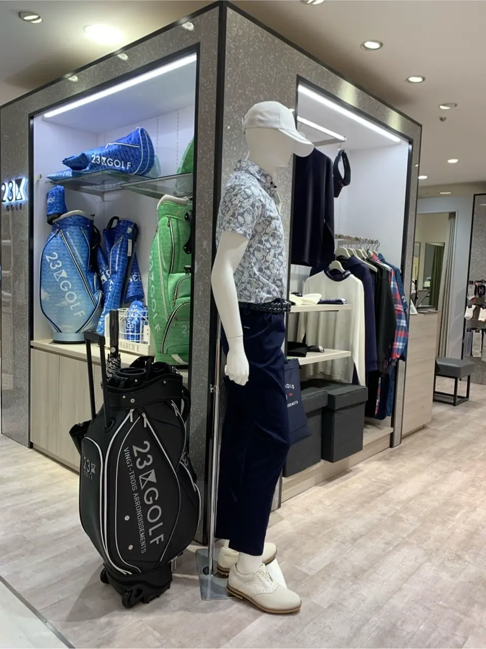 23区GOLF 松屋スタッフ コーディネート画像