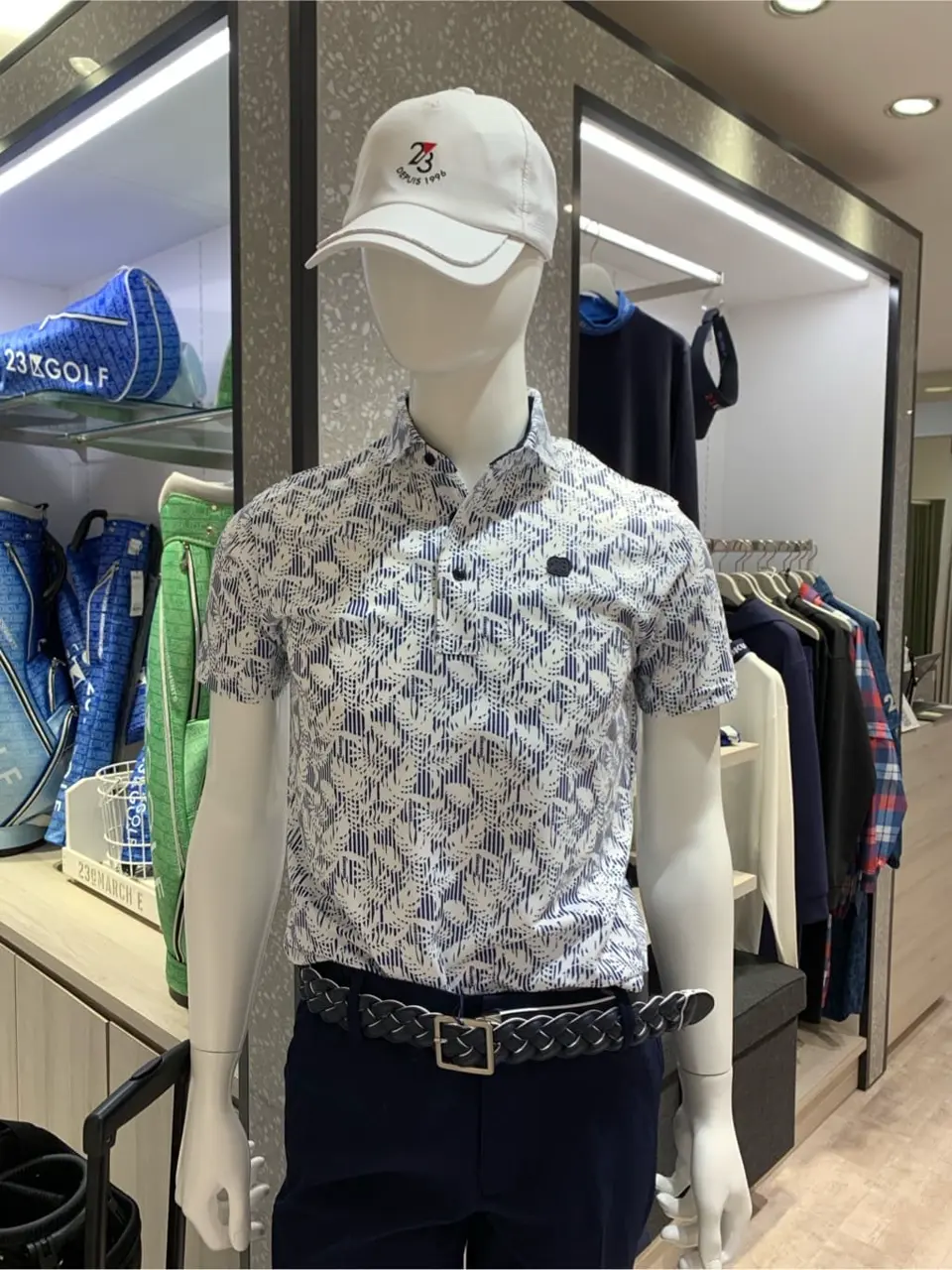 23区GOLF 松屋スタッフ コーディネート画像