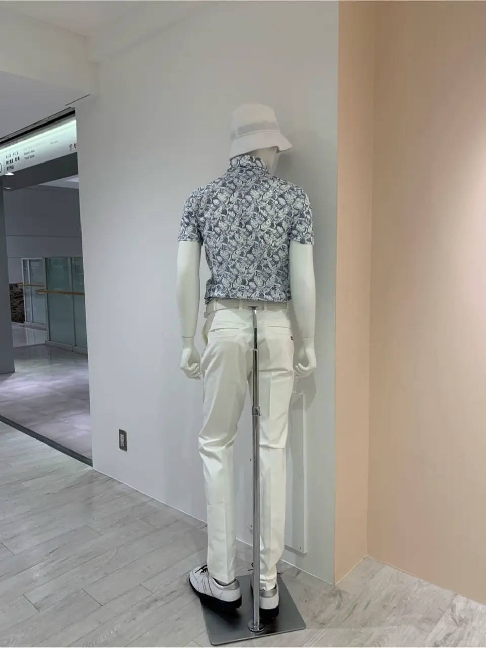 23区GOLF 松屋スタッフ コーディネート画像