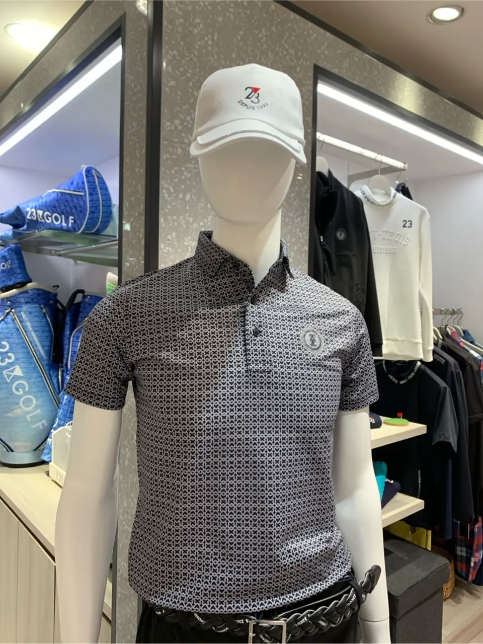 23区GOLF 松屋スタッフ コーディネート画像