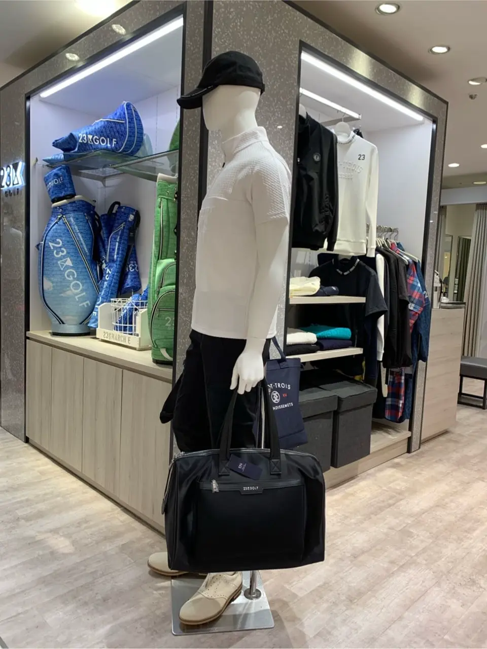 23区GOLF 松屋スタッフ コーディネート画像