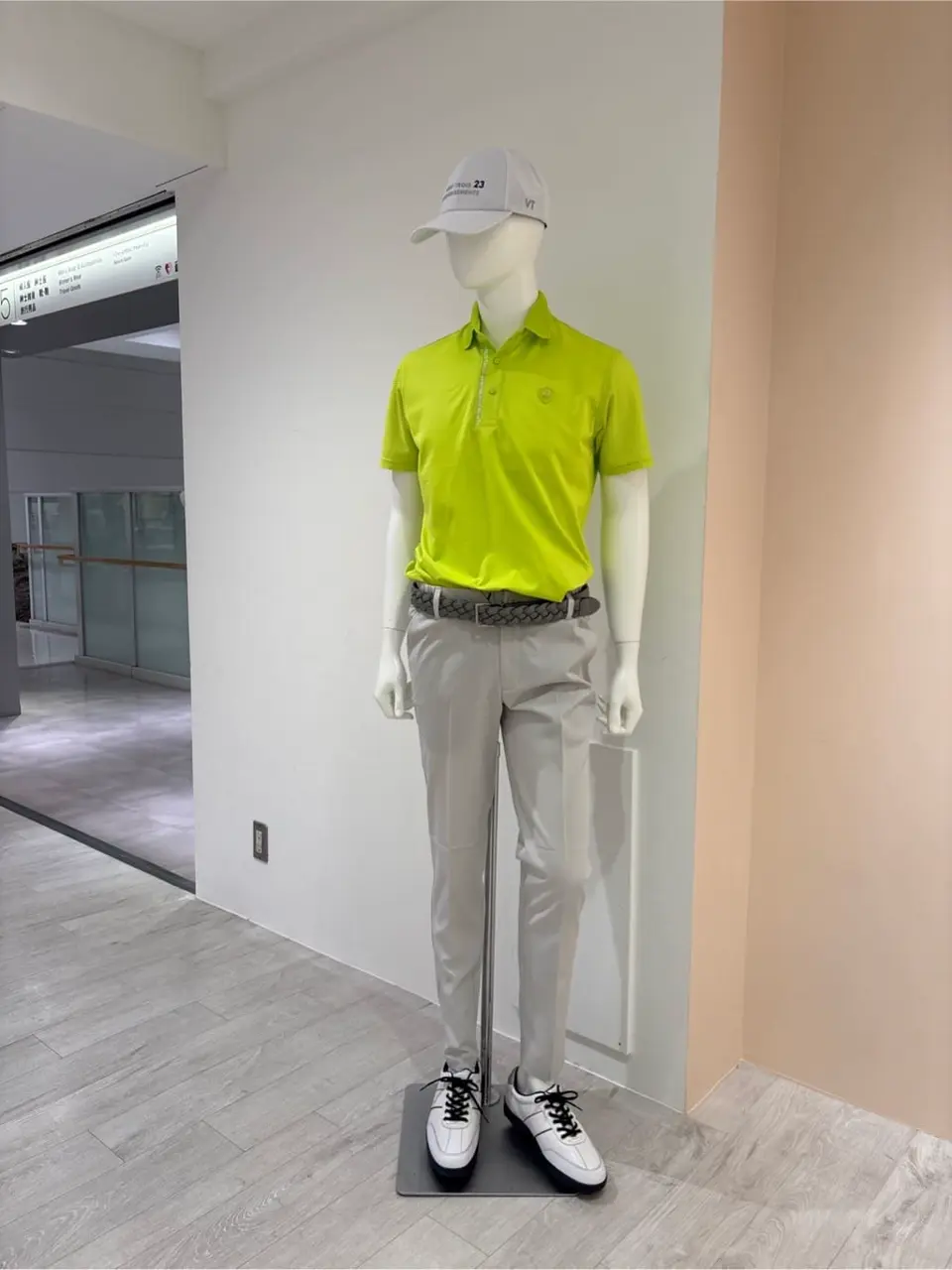 23区GOLF 松屋スタッフ コーディネート画像