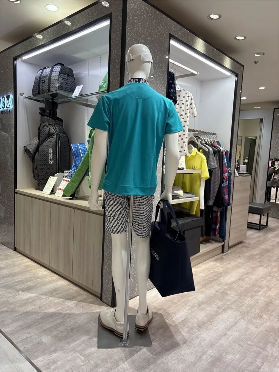 23区GOLF 松屋スタッフ コーディネート画像