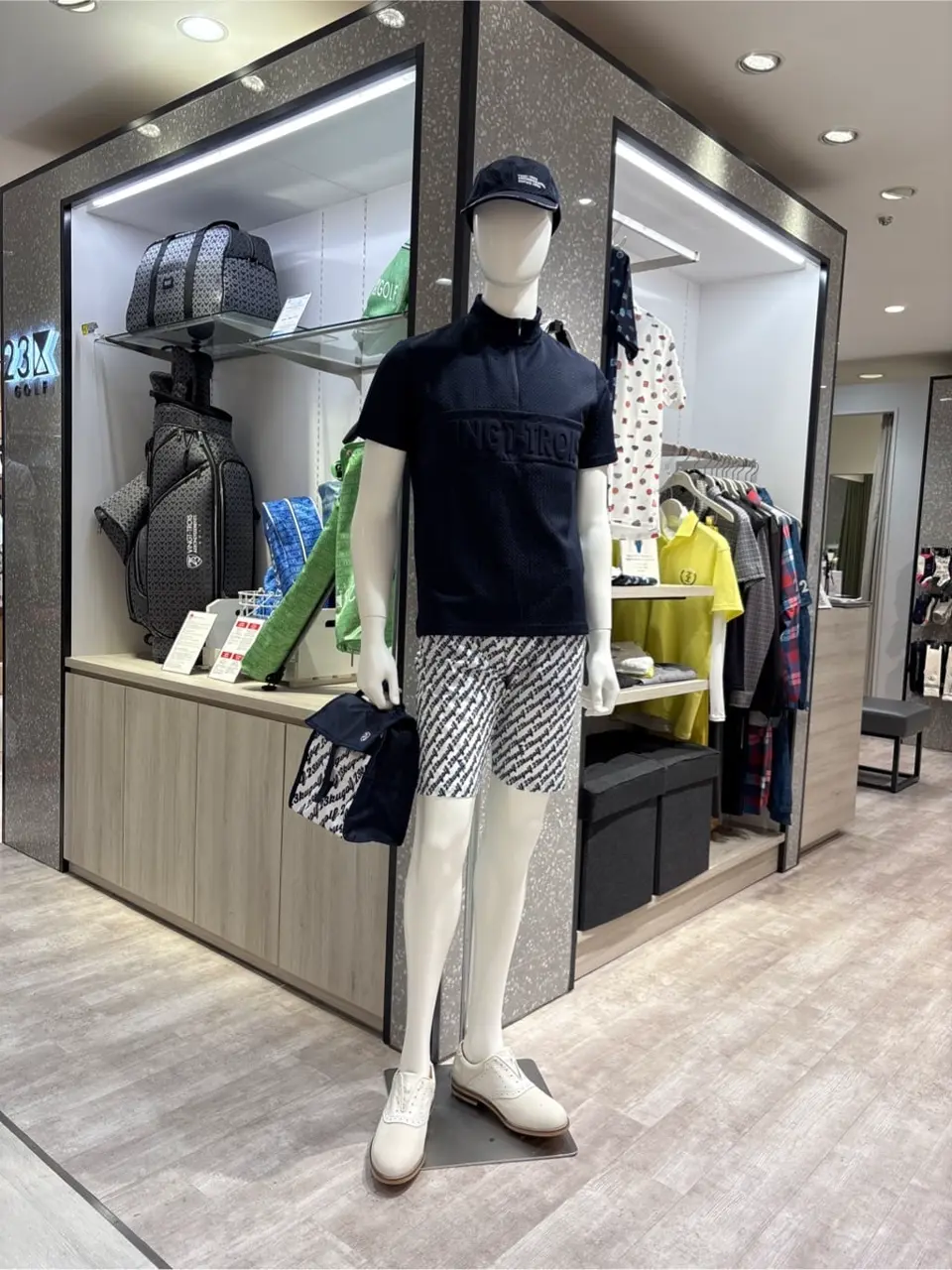 23区GOLF 松屋スタッフ コーディネート画像