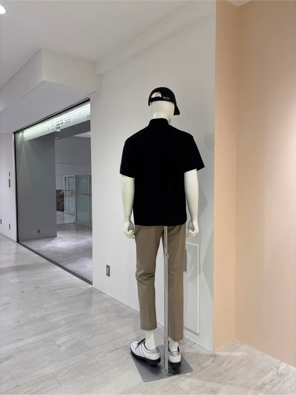 23区GOLF 松屋スタッフ コーディネート画像