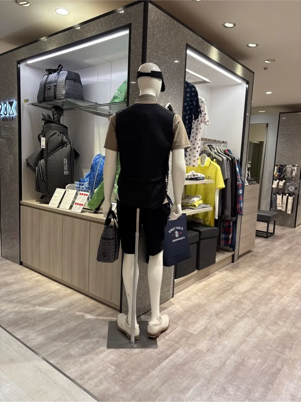 23区GOLF 松屋スタッフ コーディネート画像