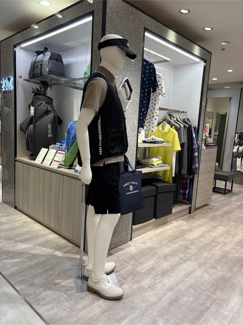 23区GOLF 松屋スタッフ コーディネート画像