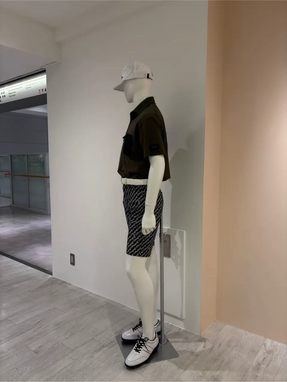 23区GOLF 松屋スタッフ コーディネート画像