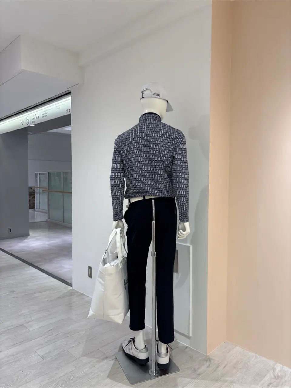 23区GOLF 松屋スタッフ コーディネート画像