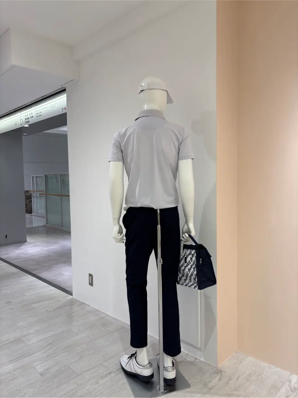 23区GOLF 松屋スタッフ コーディネート画像