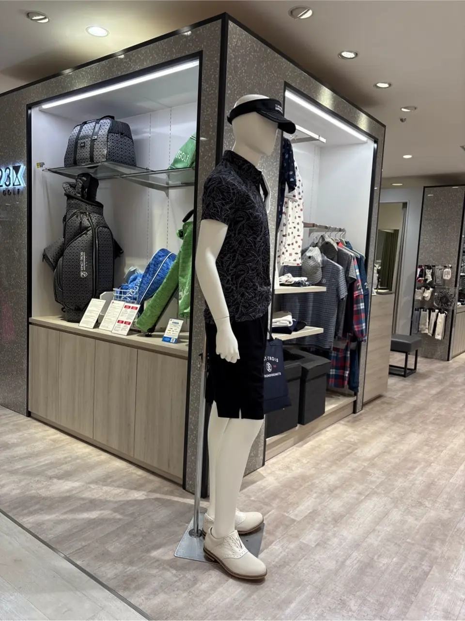 23区GOLF 松屋スタッフ コーディネート画像