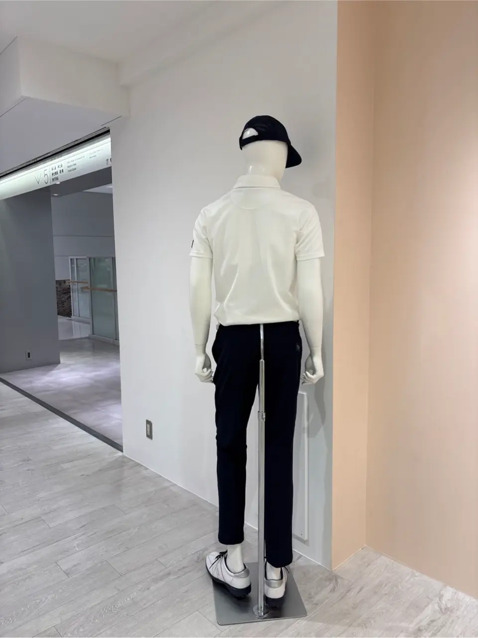 23区GOLF 松屋スタッフ コーディネート画像