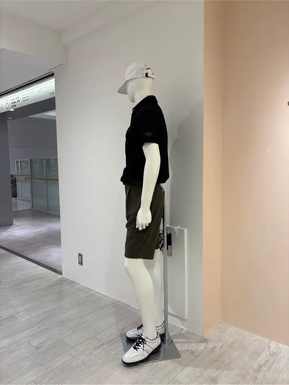 23区GOLF 松屋スタッフ コーディネート画像