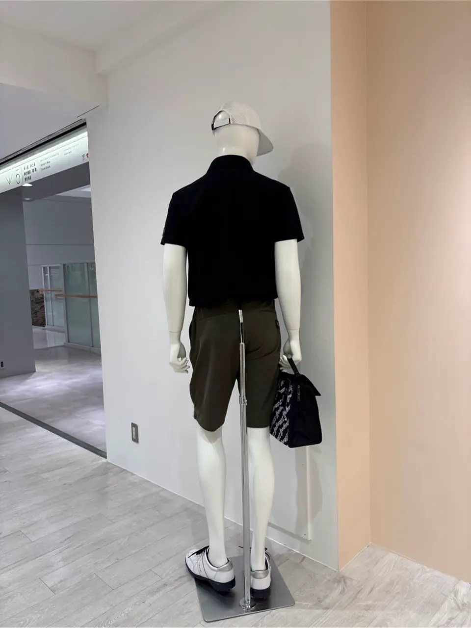 23区GOLF 松屋スタッフ コーディネート画像