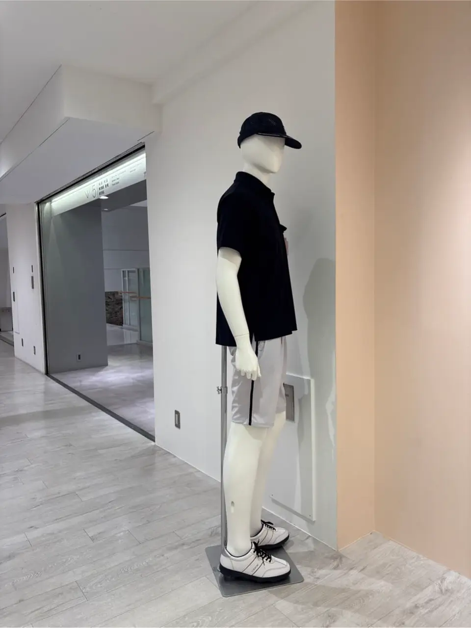 23区GOLF 松屋スタッフ コーディネート画像