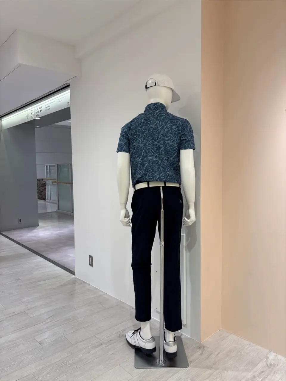 23区GOLF 松屋スタッフ コーディネート画像