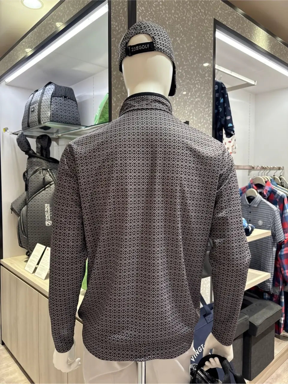 23区GOLF 松屋スタッフ コーディネート画像